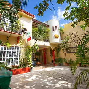La Casa Del Almendro Playa del Carmen